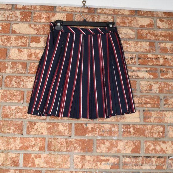 BANANA Republic Pleated Skirt - Picture 3 of 5